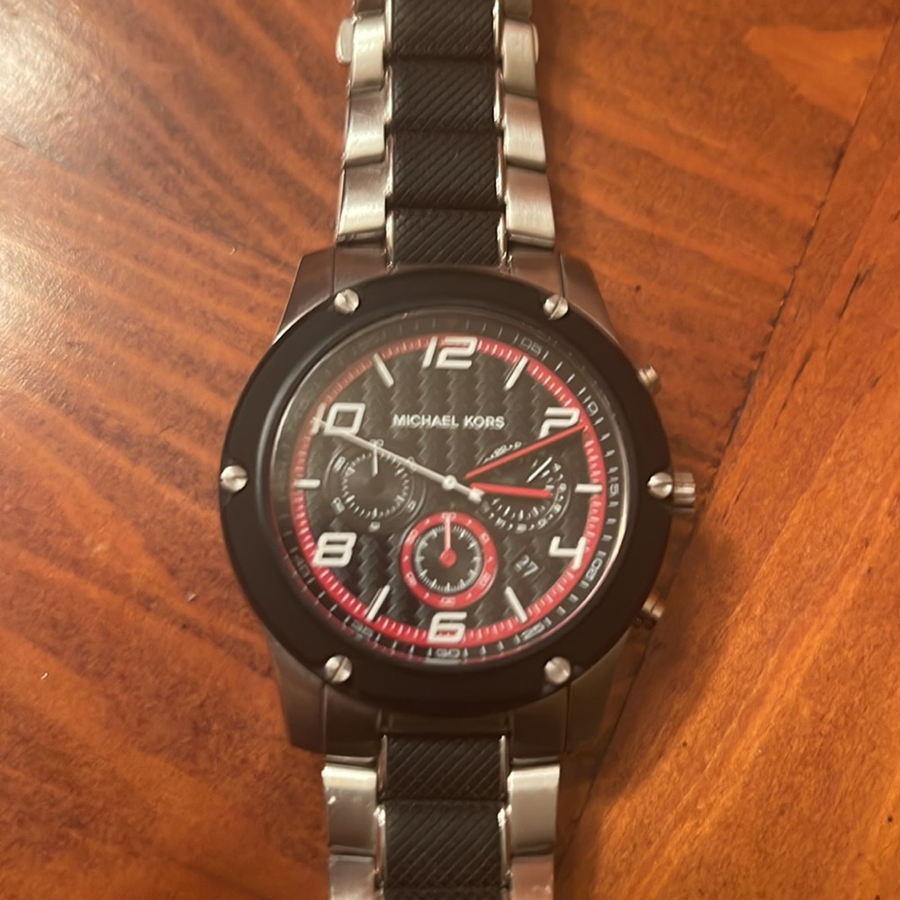 Mens Michael Kors watch. Authentic. Needs battery. Good condition - Picture 2 of 3